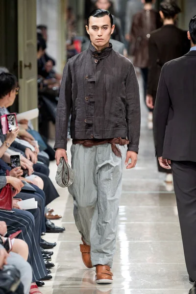 Look 19